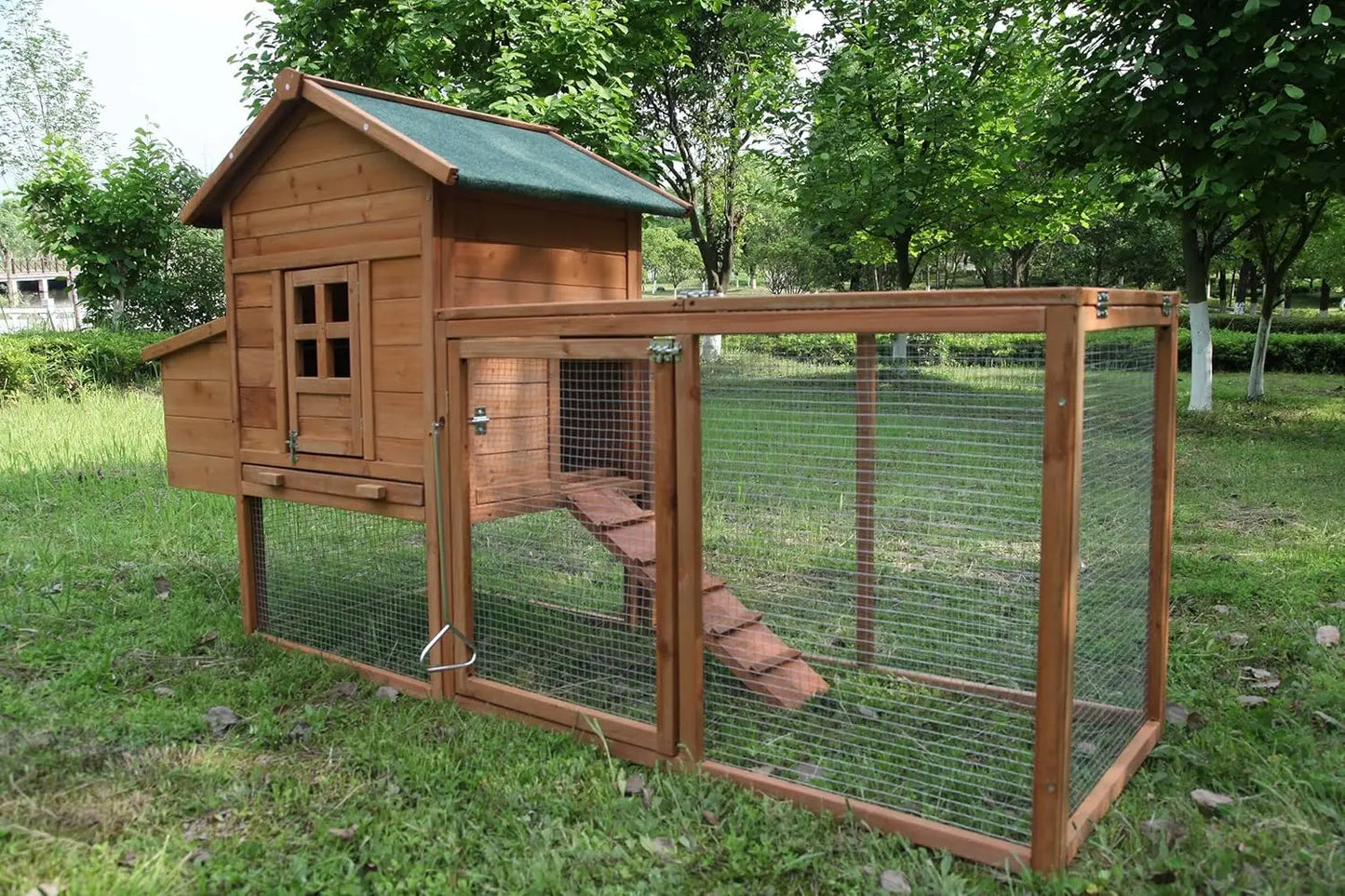 Outdoor Chicken Coop for 2 to 4 Chickens With Waterproof Roof and Ramp