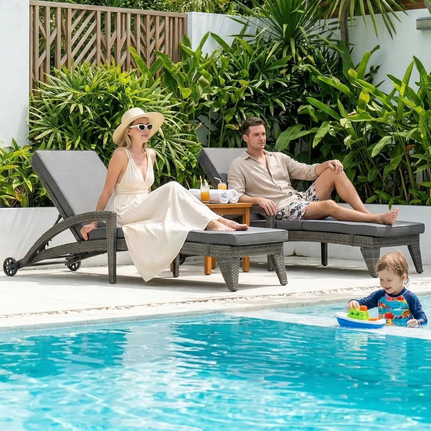 Adjustable Upholstered Chaise Lounge Set With Wicker Chairs